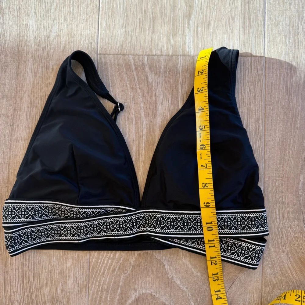 CUPSHE Black and White Bikini Set Two Piece Swimsuit V Neck V bottom Boho Style